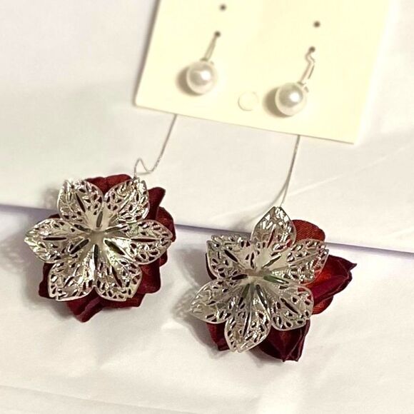 Velvet Red Roses Pearl Silver Chain Dangle Statement Earrings NEW - Picture 4 of 4